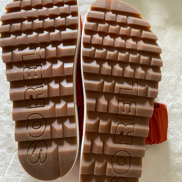 Sorel orange sandals. Size 10. New w/o box - Picture 4 of 4